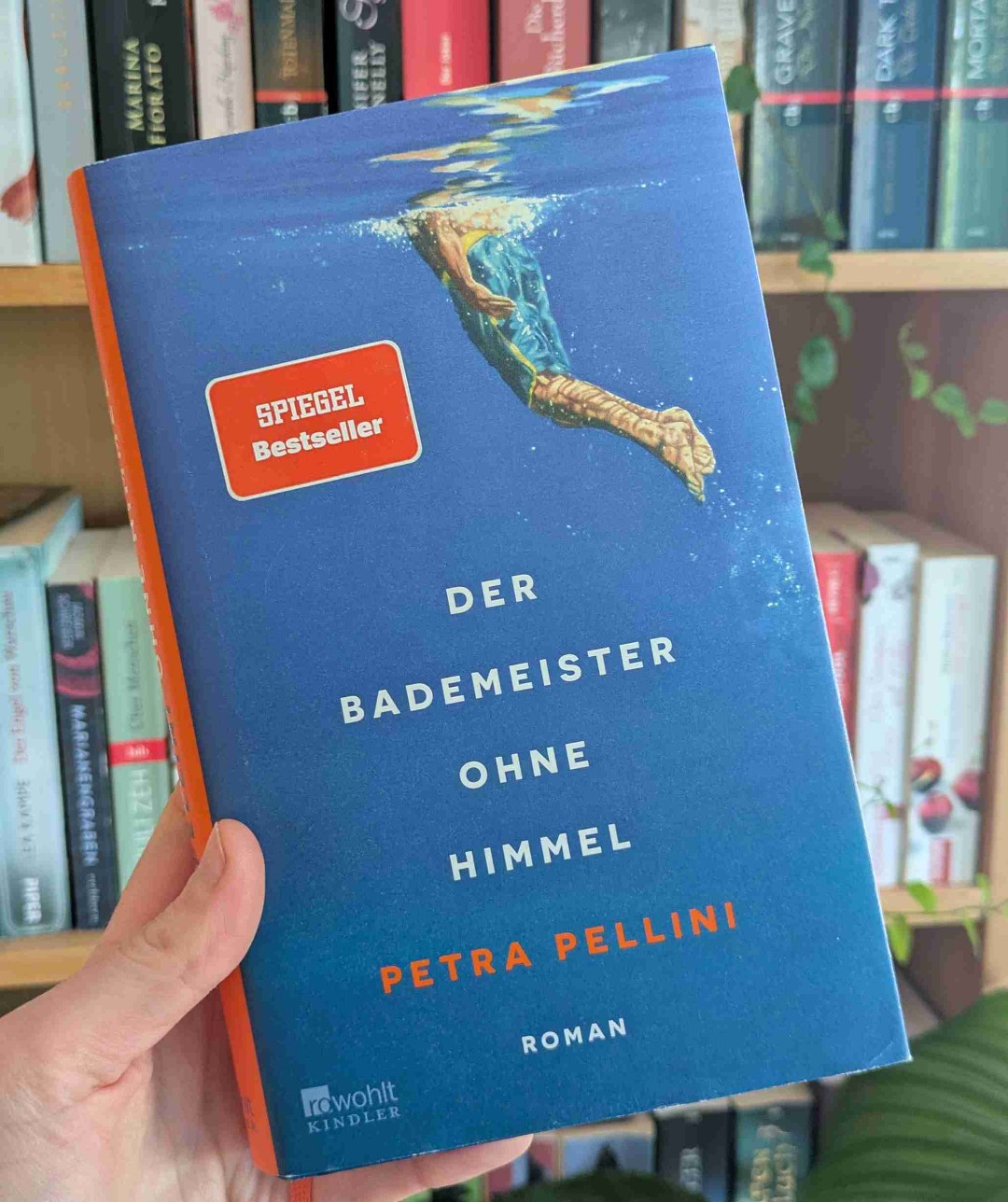 Ein Ausschnitt aus einem Leben. Schicksale, die miteinander verknüpft sind und Einfluss aufeinander haben – aus der Sicht einer fünfzehnjährigen. Ich bleibe etwas unschlüssig zurück.