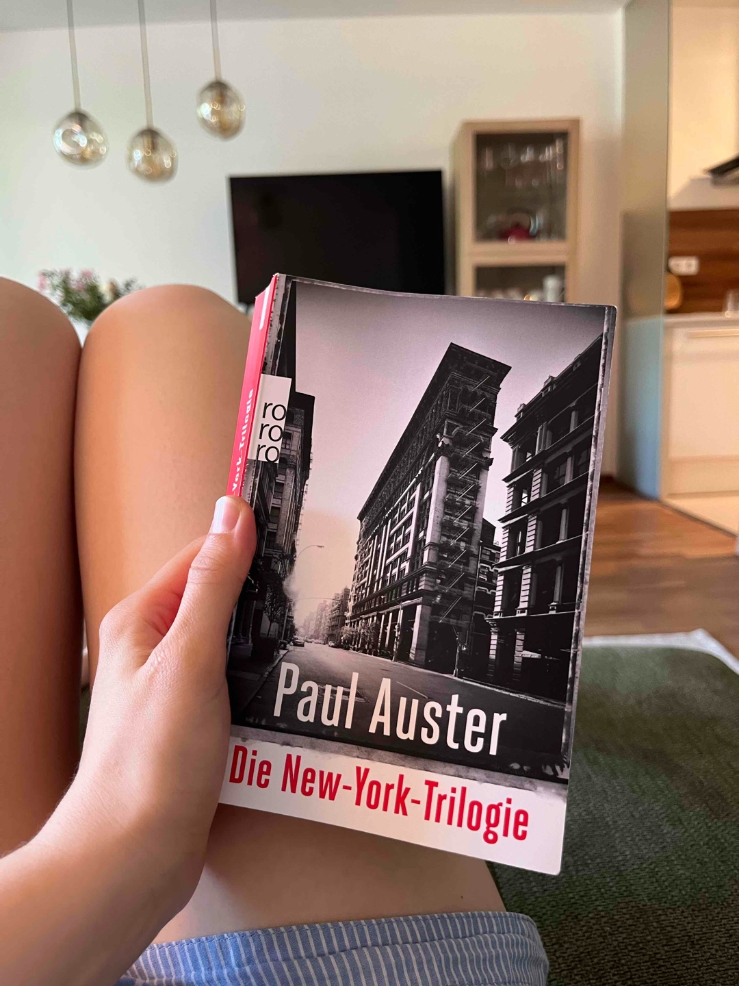 Woooooah das war mühsam. Ich bin scheinbar zu dumm für das Buch, weil DAS war jetzt einfach nur anstrengend. 
