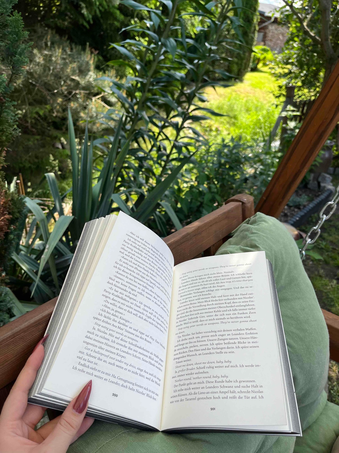 Als ich das Buch bestellt habe, hatte ich eine andere Handlung im Kopf, aber ich wurde nicht enttäuscht!