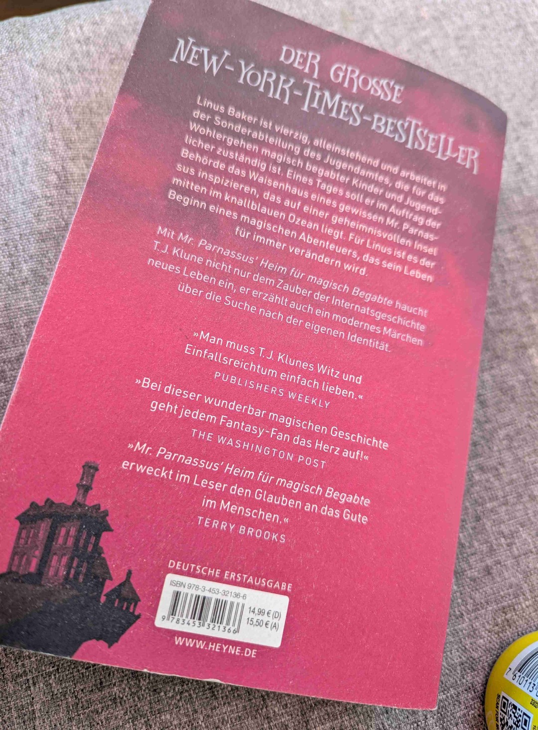 WUNDERVOLL! Dieses eine Wort beschreibt das Buch perfekt!😍
Die Charaktere werden so liebevoll beschrieben!
Im Buch herrscht eine so tolle Stimmung und es ist erstaunlich wie der Schriftsteller all diese lebensbejahenden Sätze einfließen lässt! Einfach nur wundervoll geschrieben und eine definitive Leseempfehlung!