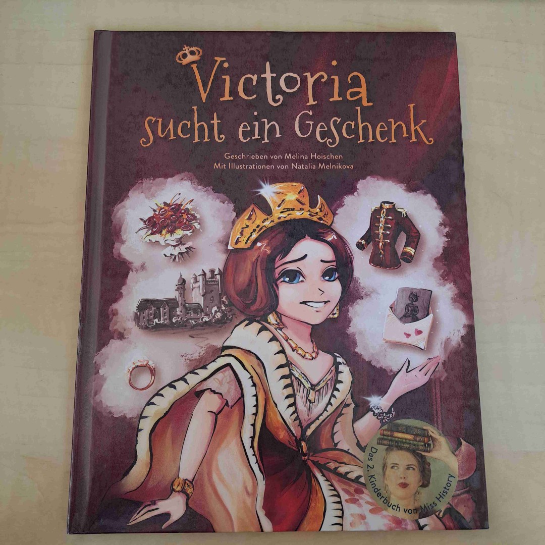 So schöne Illustrationen und Hintergründe zum Leben von Victoria und Albert
Es werden außerdem wichtige Werte über den Umgang mit Geschenken und deren Wertschätzung vermittelt, was ich als außerordentlich wichtig empfinde