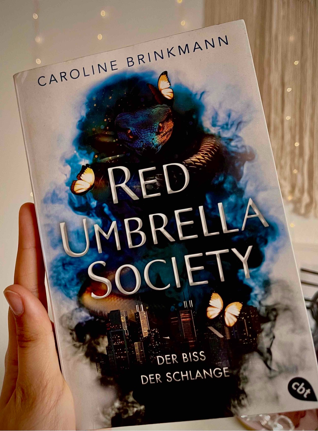RED UMBRELLA SOCIETY-der Biss der Schlange 
🐍💙DIESES BUCH LÄSST MUCH NICHT LOS!