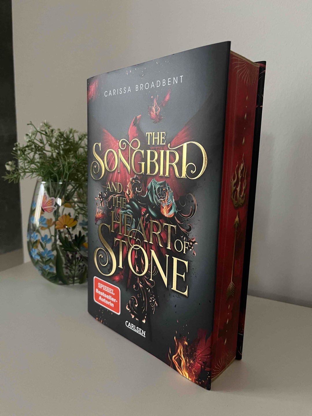 Wait what?!🤯
Düstere und neue komplexe Gegenden, tolle Protagonisten und ein Ende bei dem ich mir am liebsten sofort den nächsten Band schnappen würde, um weiterzulesen…❤️🔥