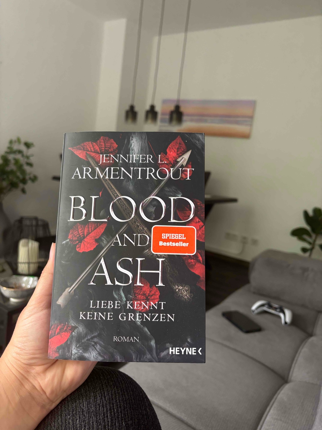 Ein Buch, welches völlig anders ist als gedacht und meine Erwartungen übertroffen hat! Wendungen mit denen ich erst nicht gerechnet habe und eine Liebesgeschichte wie keine zweite…⚔️🩸🖤

Ich freue mich auf alle weiteren Bücher von J. Lynn. 🫶🏻