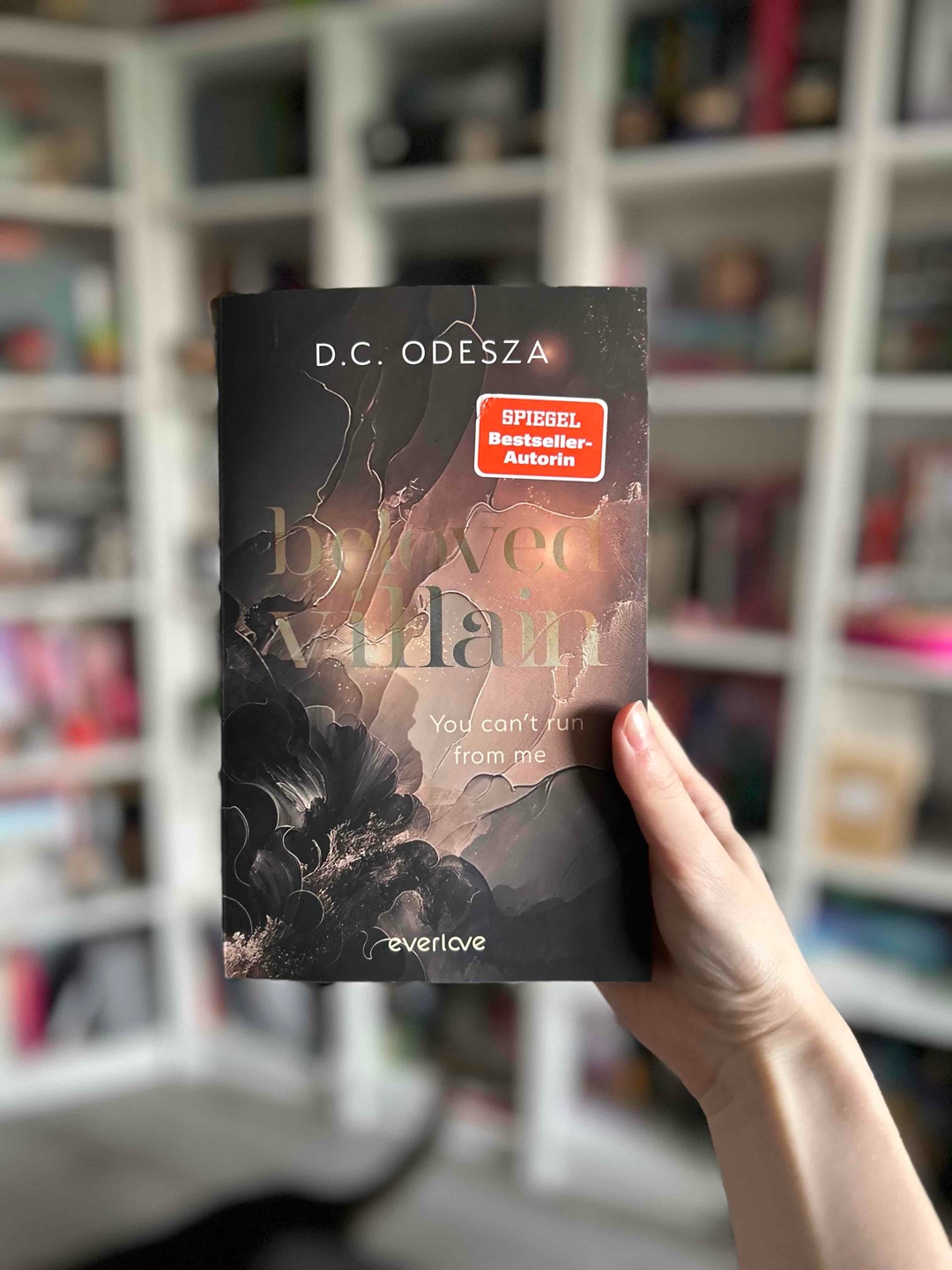 „Wenn er mich will, muss er all die Schatten meines Herzens kennen. Wissen, dass das Böse in mir wohnt.“