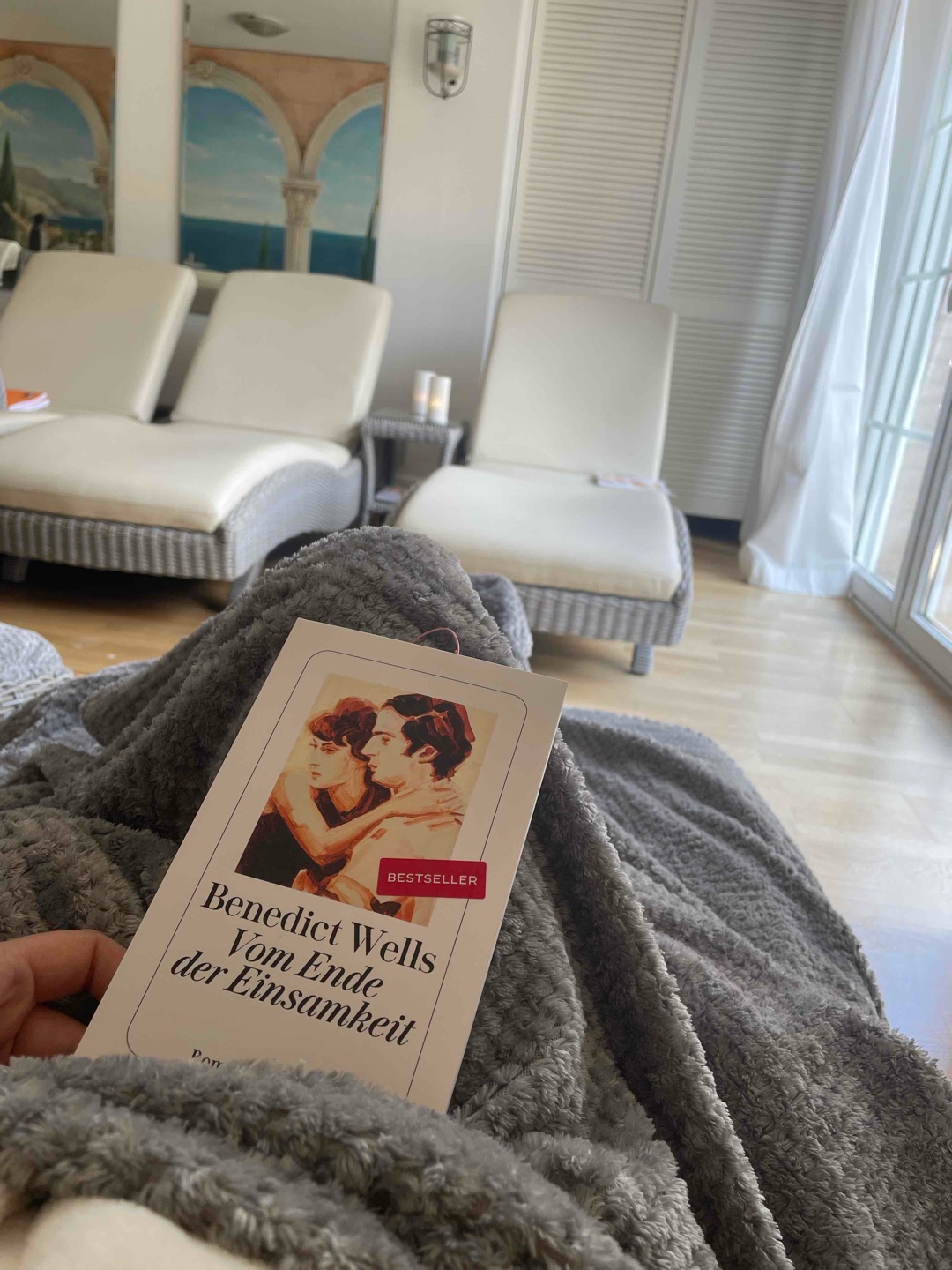 Es liest sich wunderbar, ist berührend und regt zum Nachdenken an. Der Autor beschreibt das Gefühlsleben des Protagonisten sehr detailliert und empathisch. Mochte es sehr.