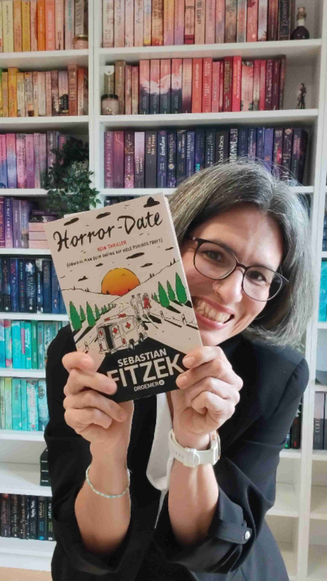 Horror-Date ist ein einzigartigen Mischung aus Humor, Skurrilität und Tiefgang die Themen Liebe, Tod und Identität beleuchtet. Sebastian Fitzek gelingt es, den Leser zum Lachen zu bringen und gleichzeitig tief zu berühren. Ein Buch, das noch lange nach dem Lesen nachhallt.
