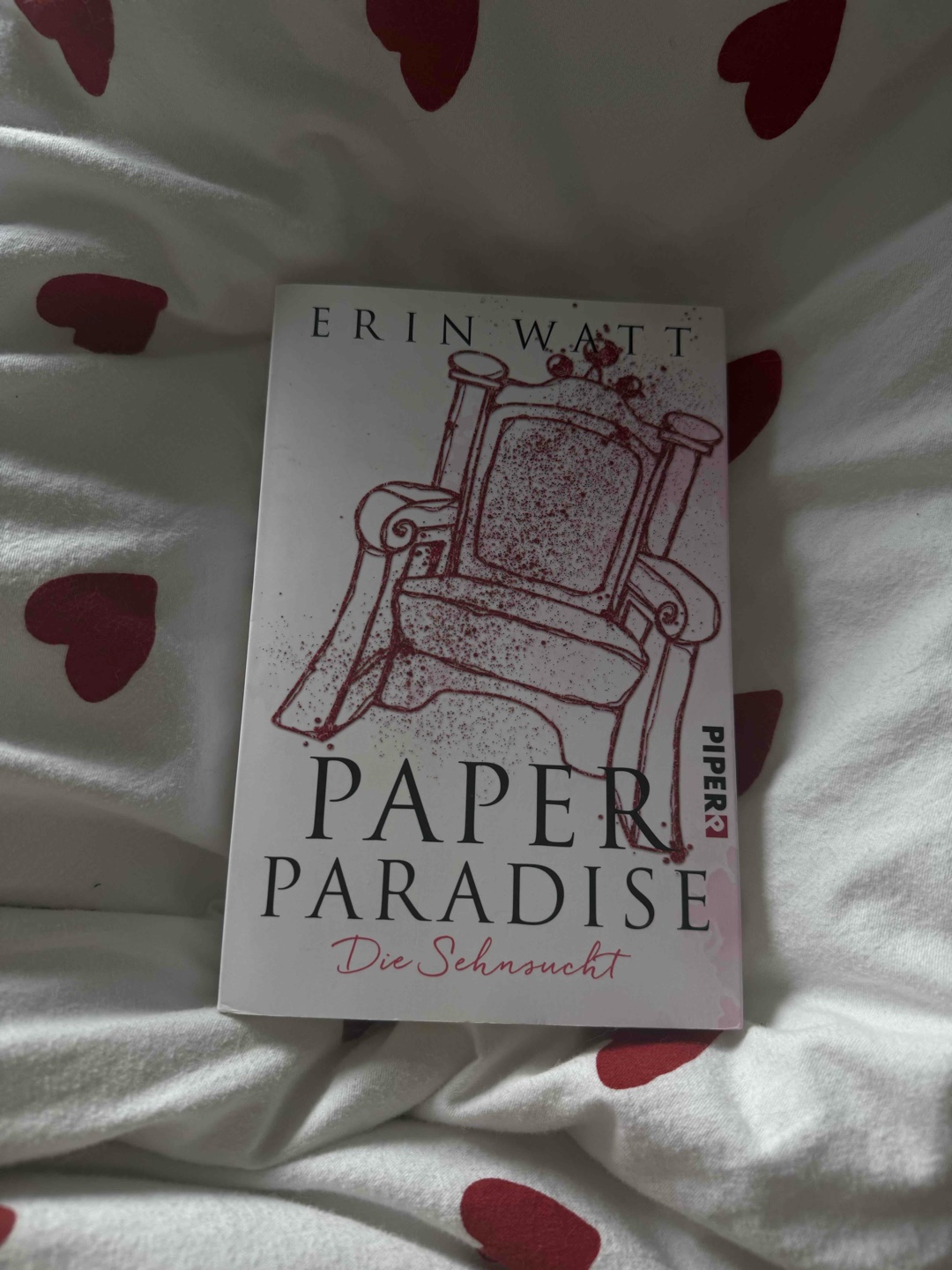 Ganz toller Abschluss der Reihe! Ich hab die Paper Reihe geliebt und bin auch durch dieses Buch nur so geflogen. Easton hat sich so toll verändert & die Royals kann man nur lieben 👑❤️