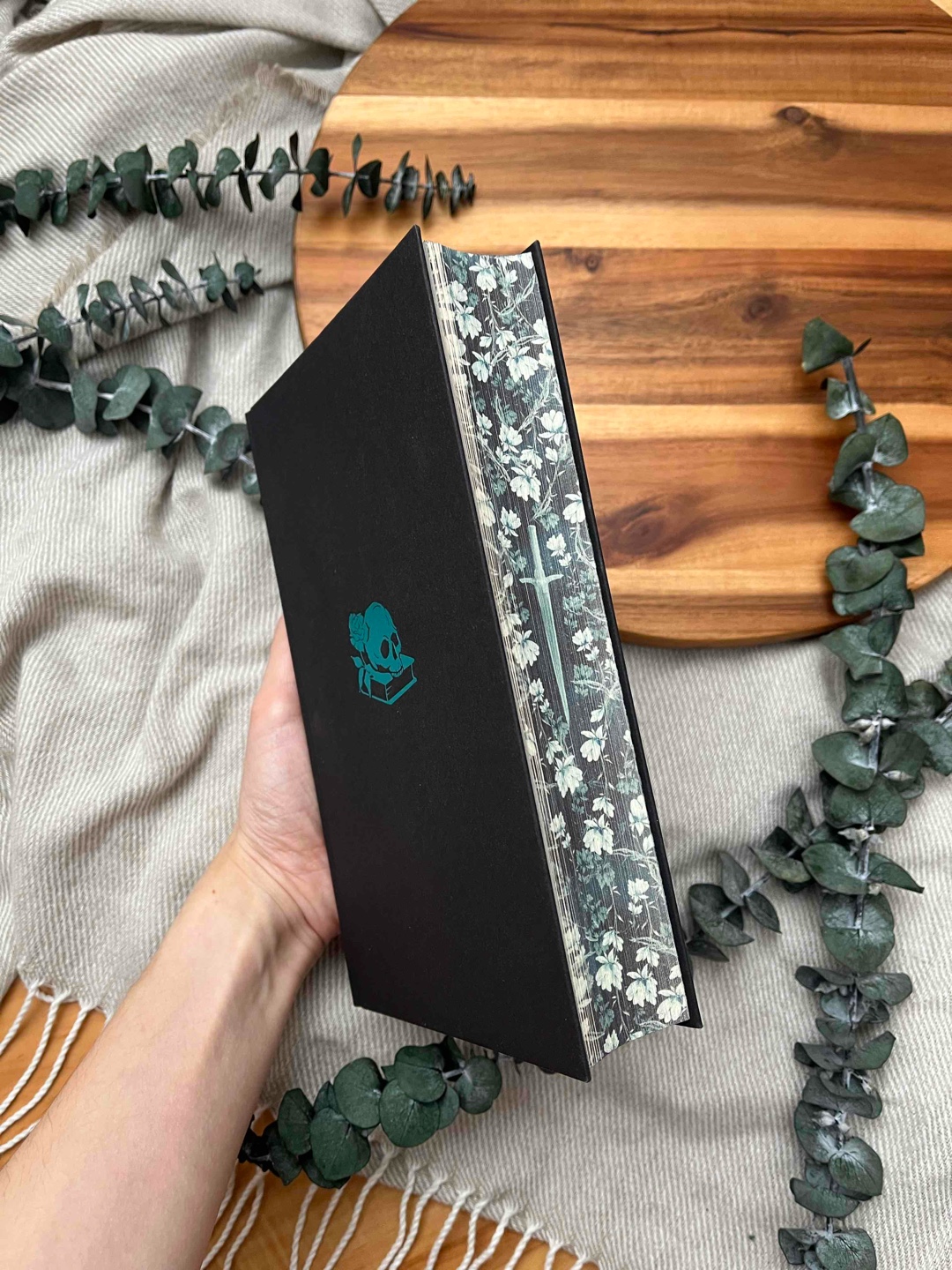 Eigentlich bin ich ja keine Fantasy-Mausi🐭 aber dieses Buch fand ich wirklich schön zu lesen und ich habe die Lovestory sehr gefeiert.💗