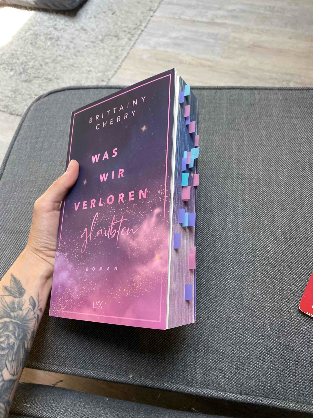 Dieses Buch hat mir meine Seele herausgerissen und wieder zusammen gesetzt - Wie jedes Buch von der Autorin. Ganz großes Highlight 