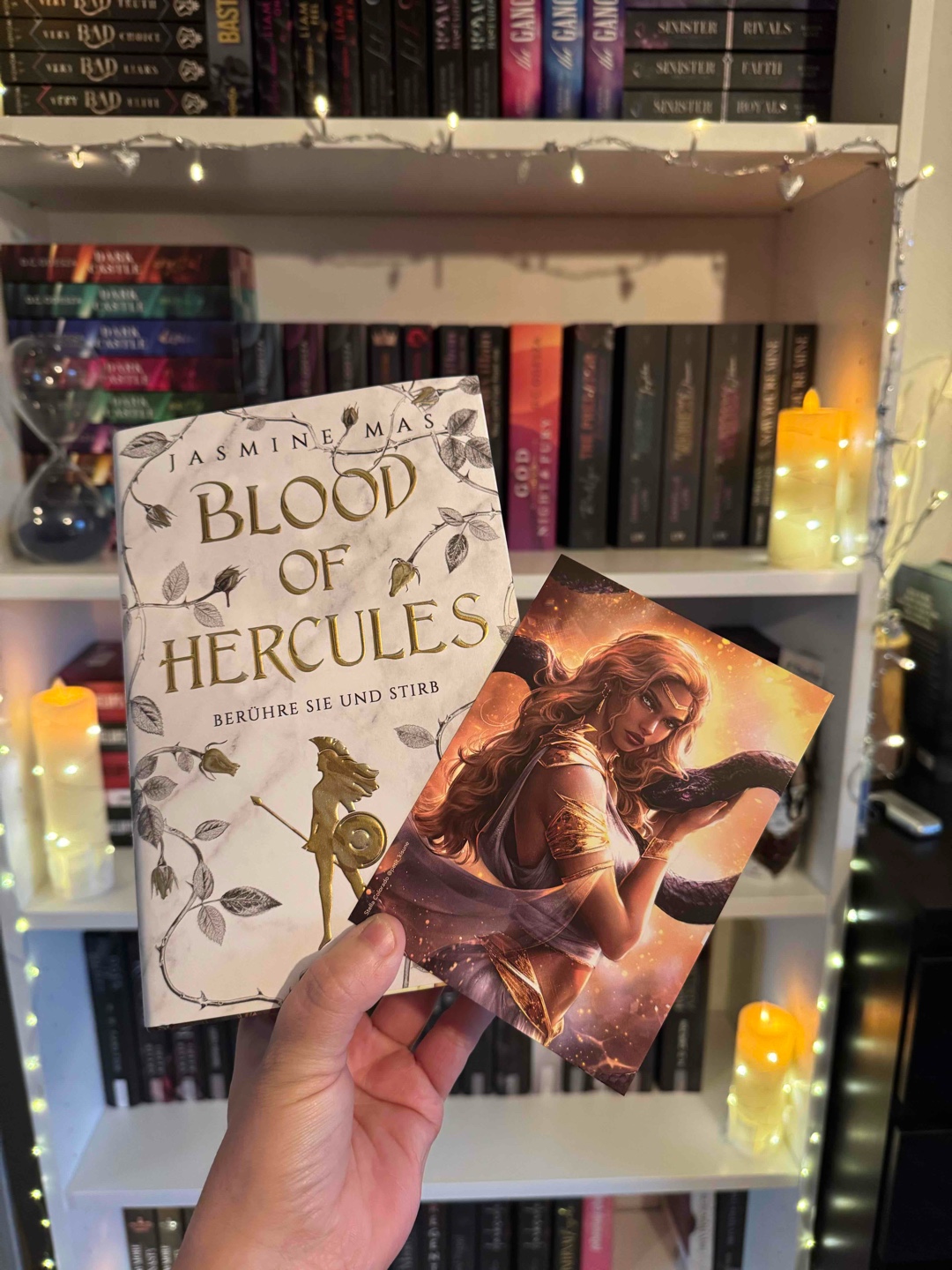 „Blood of Hercules - Berühre Sie & stirb!“
(Band 1.) 🐍🩸von Jasmine Mas
Wow 😱 was für eine Hammer Story! Was war das den?! 🥰❤️🔥 Ich sage nur SPARTA, SPARTA & nochmals SPARTA!🥰 I love it! 🫶💖❤️🥰💗
