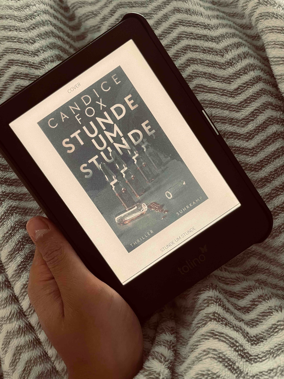 Ja was soll ich sagen, ich liebe Cahrlie&Lamb‘🙌🏼
Und mal abgesehen davon hab ich ehrlich die ganze Zeit keinen Plan gehabt wie das ganze ausgehen soll! Der Schreibstil war super zum lesen und für zwischendurch war es perfekt‘👌🏼