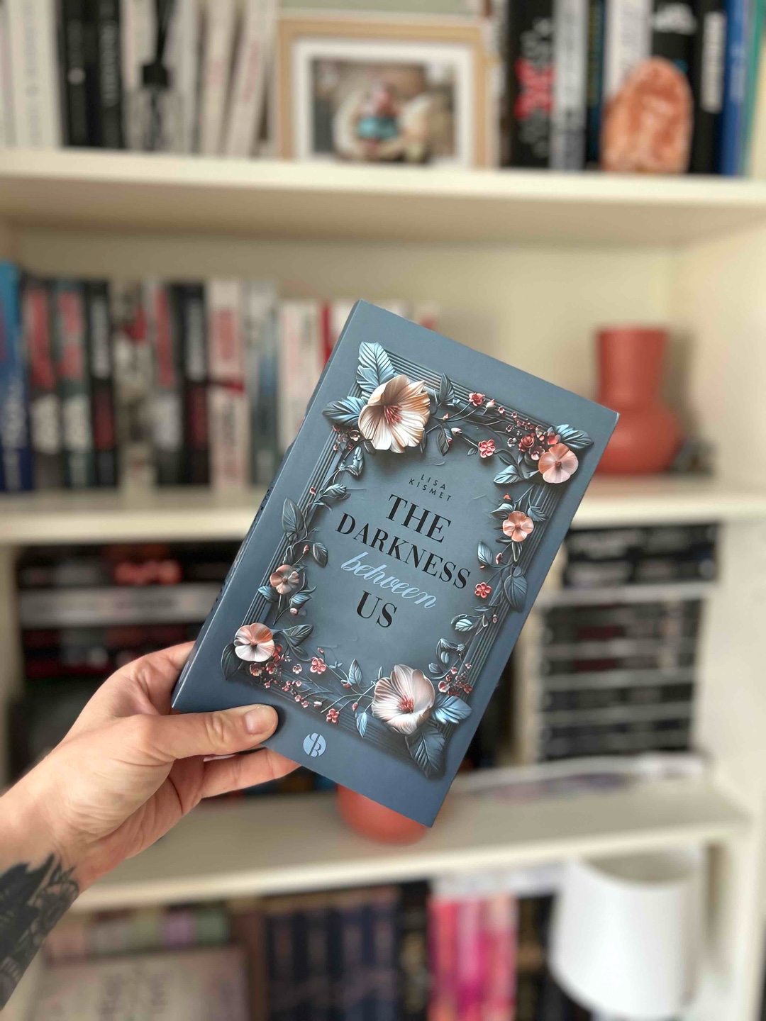 The Darkness between us / Lisa Kismet