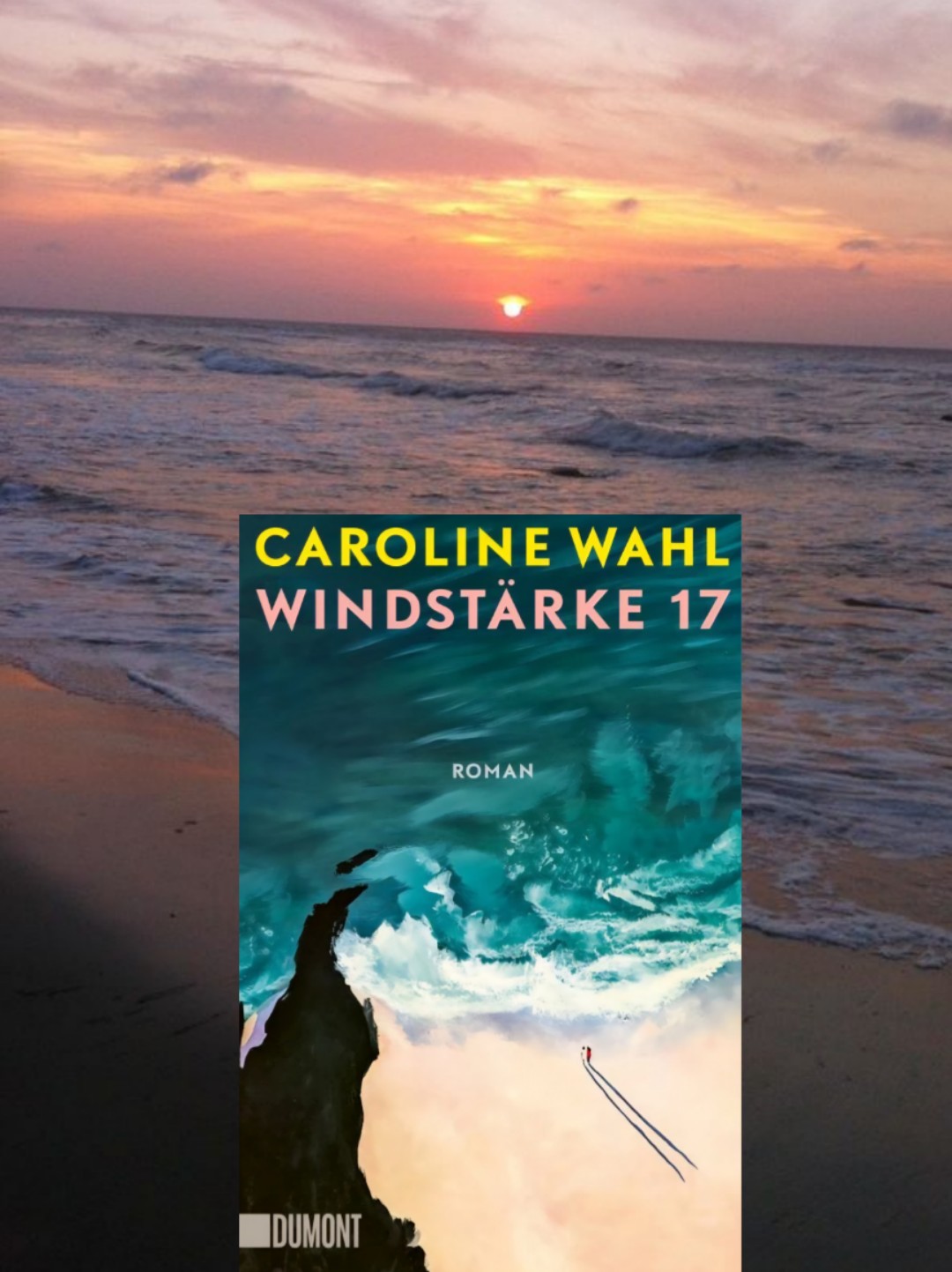 „Als ich das Rauschen höre, kann ich endlich durchatmen. Ich ziehe den Koffer in den Sand und setze mich auf ihn, atme das Meer ein in meinen Körper..."