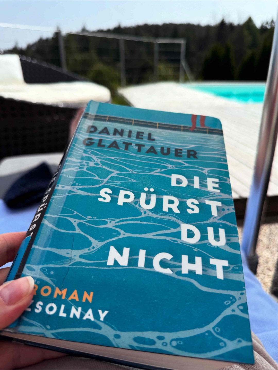 Ein literarisch wie gesellschaftlich hochrelevantes Buch – klug, mutig, zutiefst erschütternd. Ein absolutes Must-Read in diesen Zeiten.