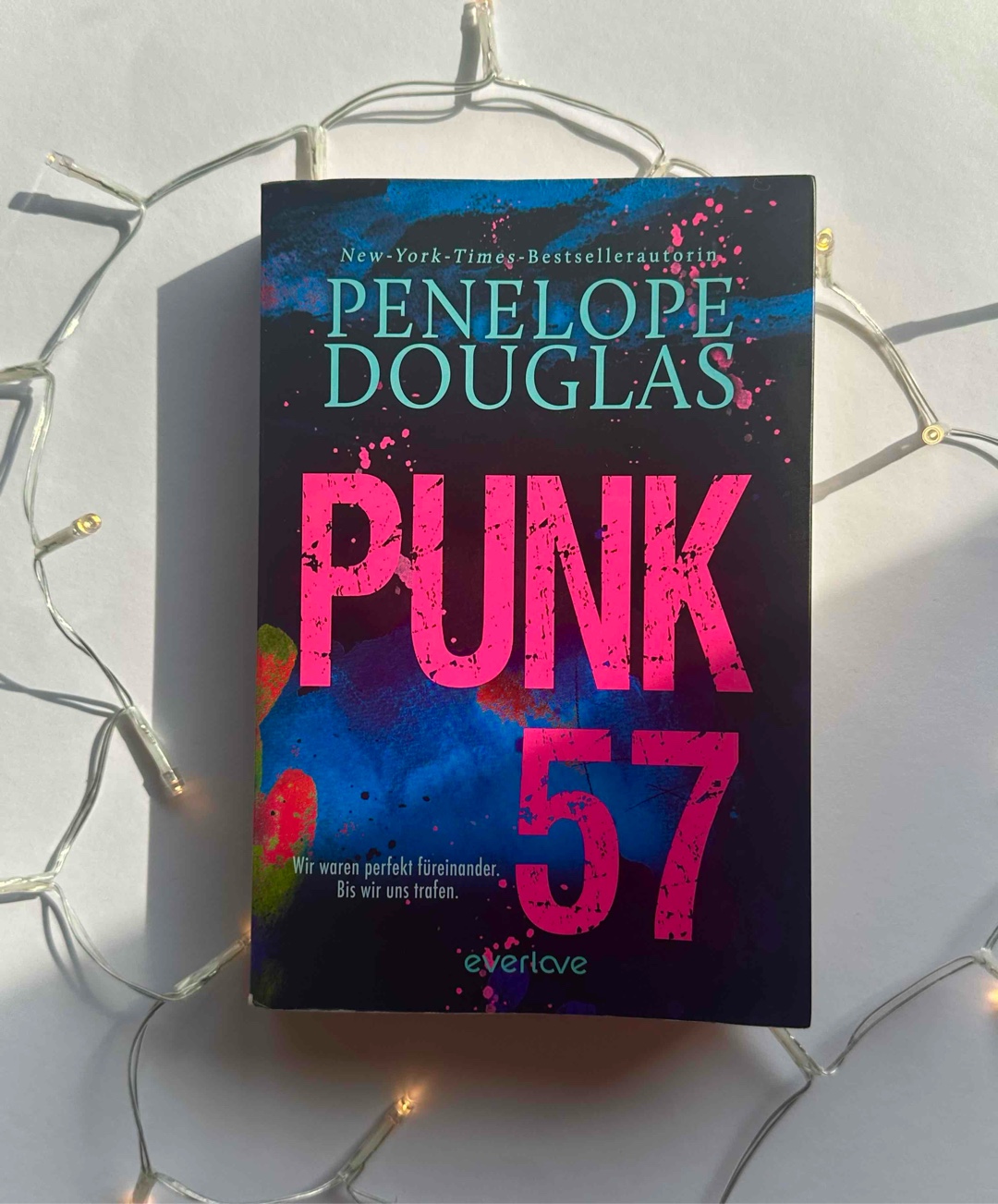 AbsolutesHighlight, ich hab’s sooo geliebt. In 2Tagen war ich fertig mit dem Buch und mit meinen Nerven😂🥲. 