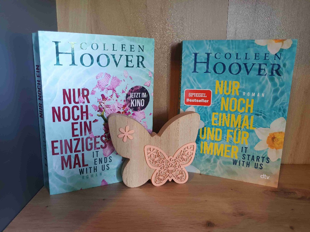 Band 2
"Nur noch einmal und für immer" ist ein super Buch mit vielen Gefühlslagen.
Es war super flüssig zu lesen. Es fing genau da an wo der erste Band geendet hat. Mir kam es so vor als ob ich das erste Buch gar nicht weggelegt hätte so übergangslos ging die geschichte weiter.
War so gespannt Atlas und Lily auf ihrer Reise zu begleiten. Habe ihre Ängste, ihre Liebe und ihren Wunsch sich gegenseitig helfen zu wollen so tief gespürt dass ich dachte, dass ich selbst mit im Mittelpunkt stehen würde.
Das Buch ist eine absolute Lese Empfehlung und mal sollte unbedingt vorher den ersten Band lesen bevor man diesen liest.