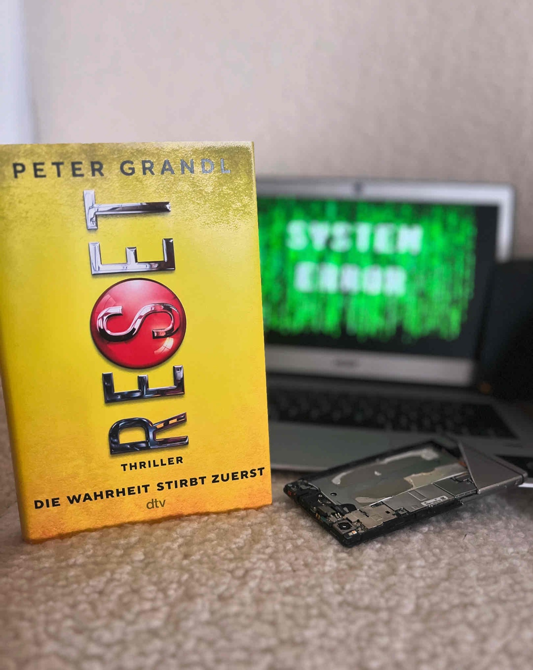 Ein Thriller am Puls der Zeit, beängstigend real und hochaktuell