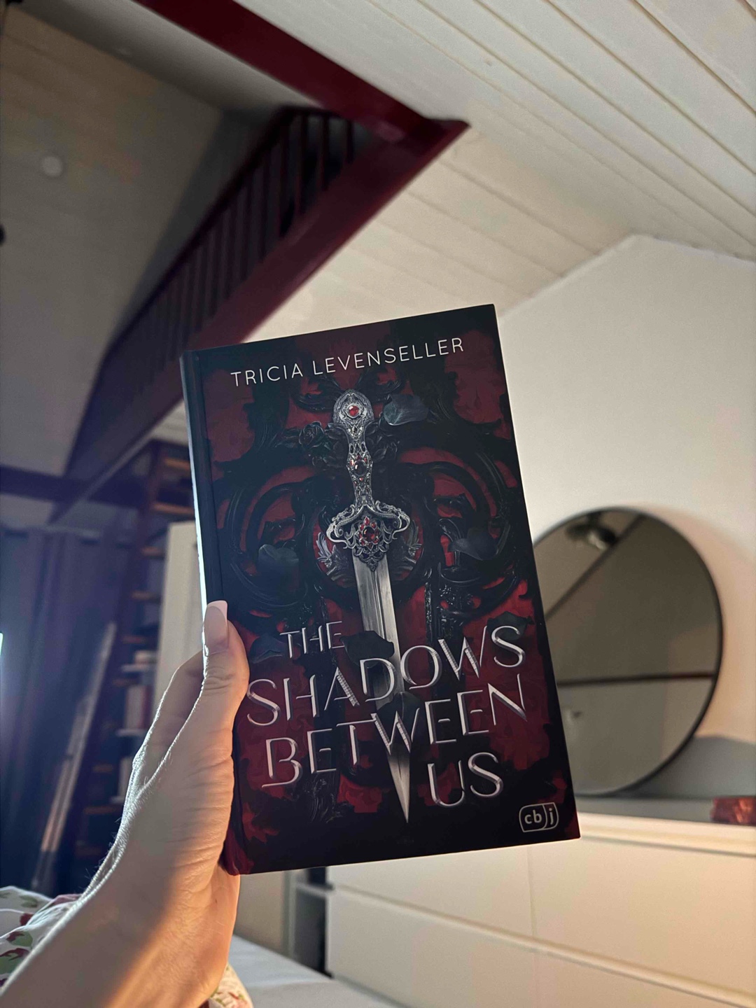 Anfangs dachte ich „mir fehlen mehr Fantasy Aspekte“ aber ich sag es euch ich habe es doch geliebt diese Lovestory ? Kallias New Bookboyfriend !♥️