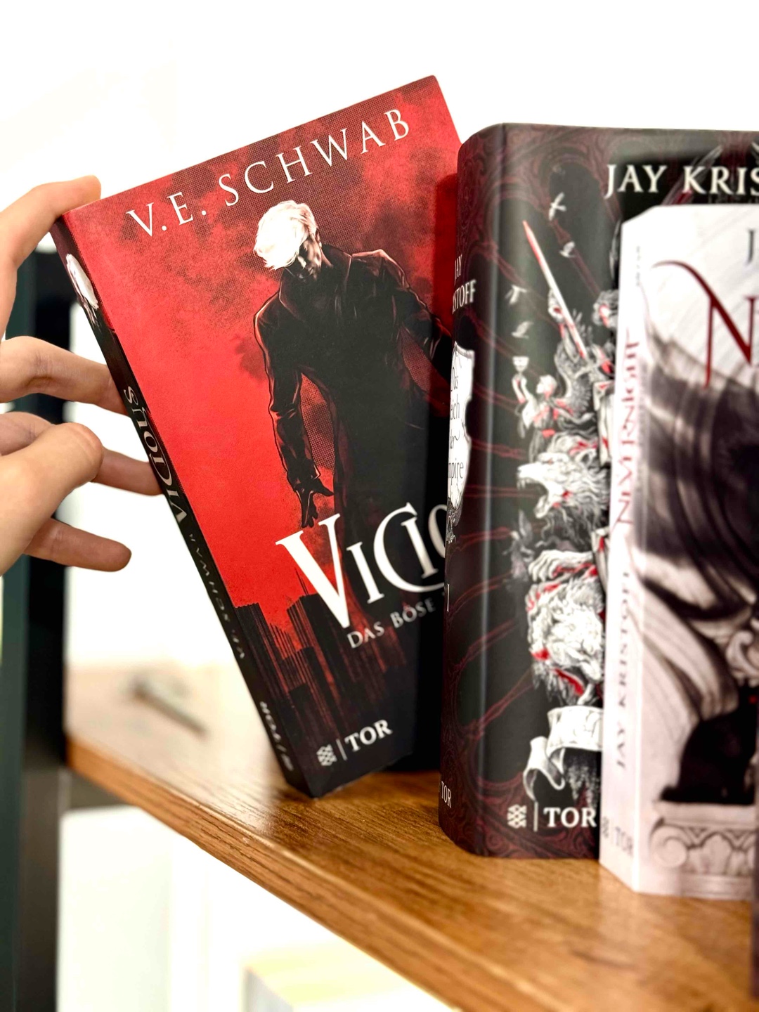 Düster, clever, moralisch verrottet — Vicious ist für alle, die Superhelden-Geschichten lieben, aber Helden nicht brauchen. Absolute Leseempfehlung für Fans von gebrochenen Figuren und moralischem Chaos