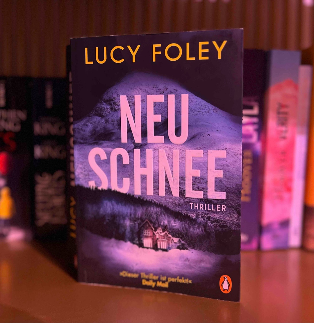 Der Schreibstil war angenehm, aber das Buch verlor sich in zu vielen Themen. Es kratzte überall nur an der Oberfläche und wirkte dadurch beliebig.