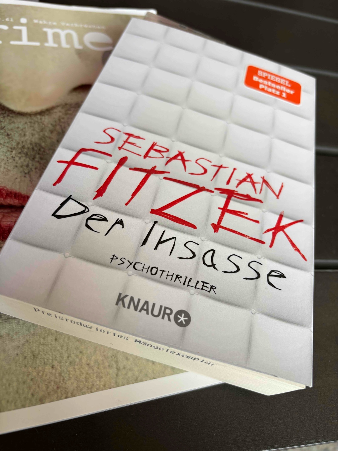 Wow. Ich hab schon einige Fitzeks gelesen aber es ist jedesmal von neuem Wahnsinn was passiert und wie sich am Schluss alles auflöst