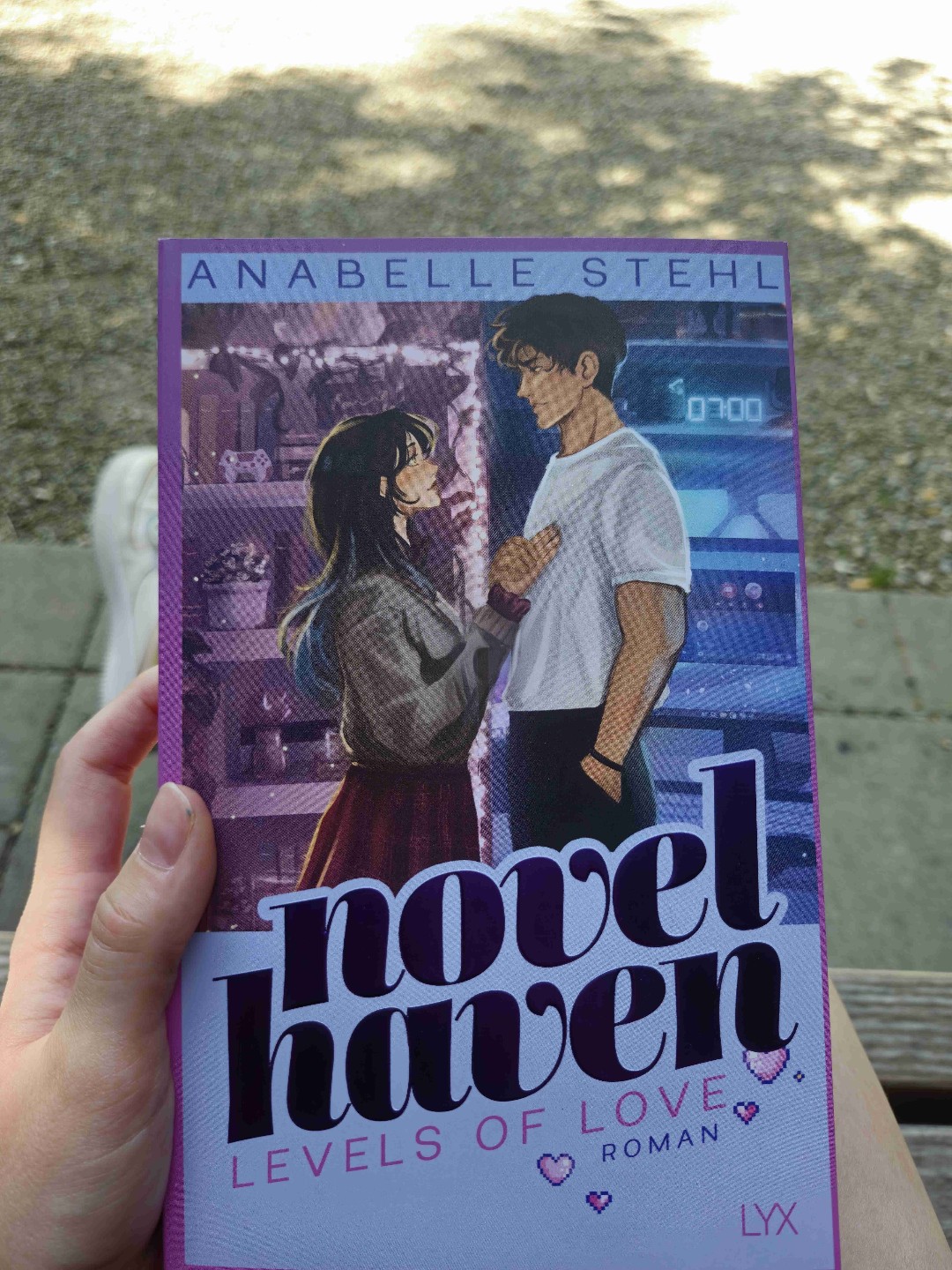 Meine Vorstellung vom perfekten Sommer:
Im Park mit Freunden lesen ❤️