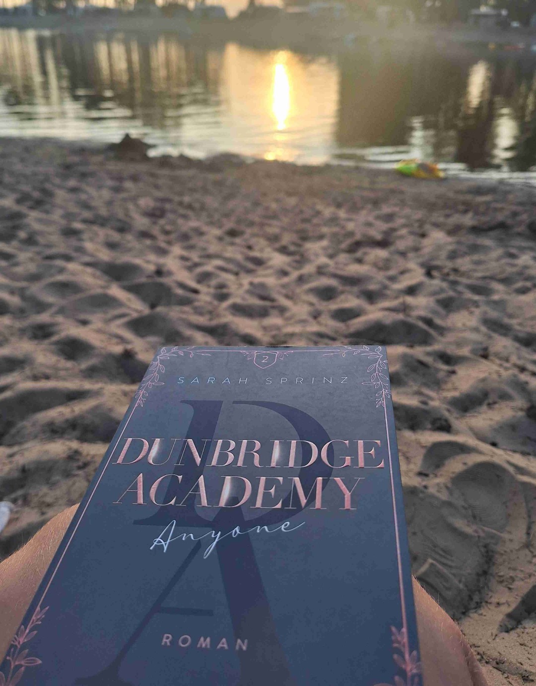 "Ich liebe sie so , wie Romeo Julia liebt. Auf diese absolut kitschige , bedingungslose Art. Alles andere wäre eine Lüge. Und gelogen habe ich in den letzten Jahren genug"- Charles Sinclair 