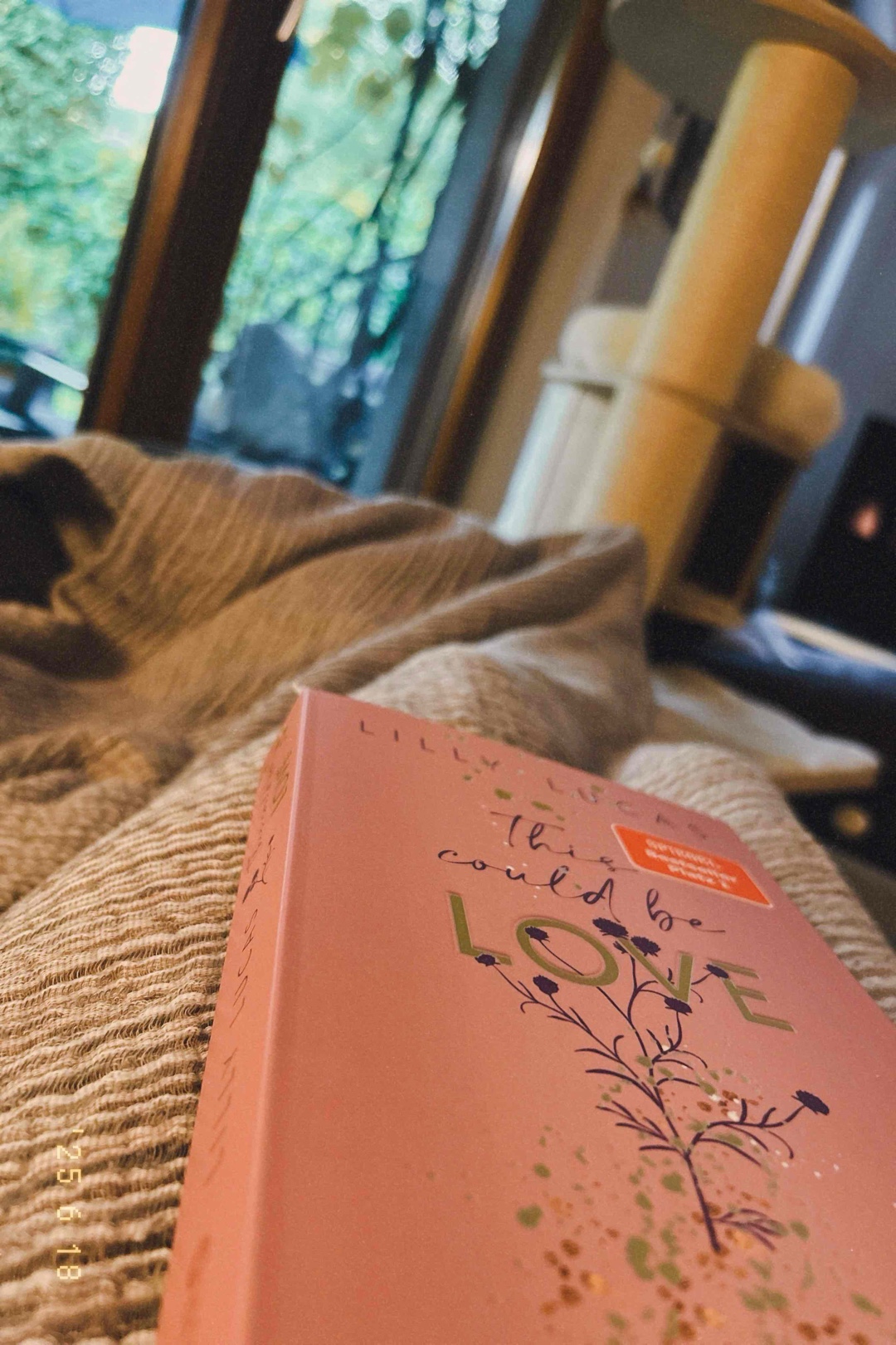 Mir hat das Buch sehr gefallen. Ich mochte den Schreibstil wirklich und fand es sehr Fesselnd. Einfach ein perfektes Sommer Buch.☀️🌺