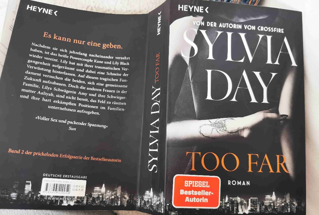 Es war anders als erwartet. Ich sag mal so: Sylvia Day schreibt sehr spicy und laut Sun sei es "voller Sex und packender Spannung". Spannung ja, Sex nein. Sex hatte nur zweimal Witte in dem Buch, worüber drei Sätze geschrieben wurden. Erst ab Seite 448 war es soweit, dass Kane und Lily sich vereinten auf die ausdrucksvolle Art und Weise wie es nur Sylvia Day kann.
Das Buch ist gut, aber nach Crossfire und der Werbung hab ich es anders erwartet.