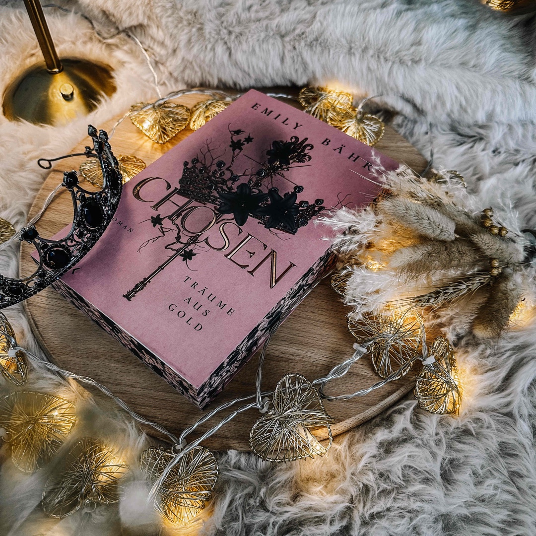 Wer gerne den Bachelor schaut, die Tribute von Panem geliebt hat, auf Intrigen steht und eine vorlaute, inadäquate Hauptprotagonistin feiert, ist mit diesem Buch absolut richtig bedient. 
Ich konnte es auf jeden Fall nicht aus der Hand legen. ❤️