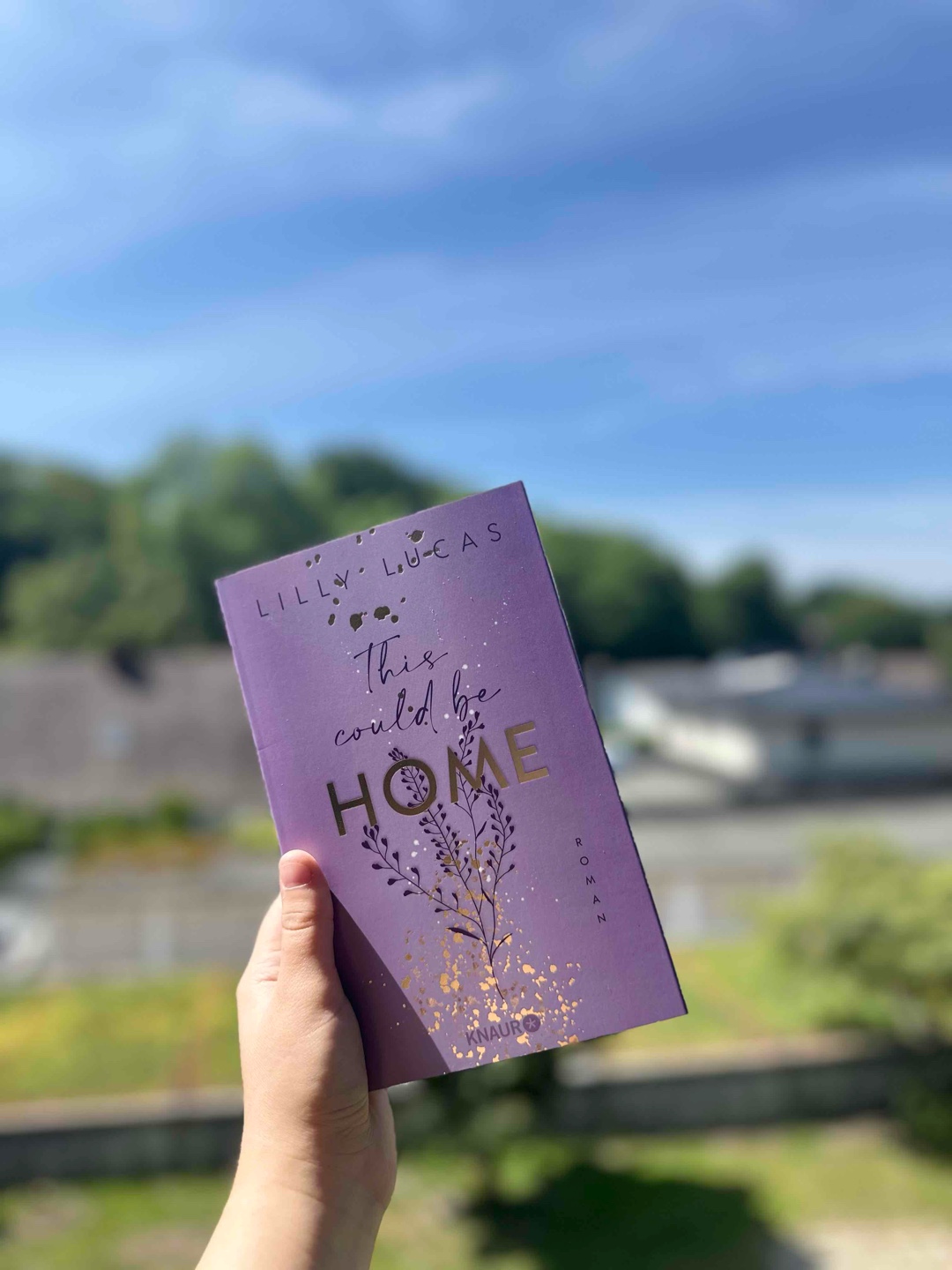 Es ist unfassbar, wie schön ein Buch sein kann! 💜🌺
