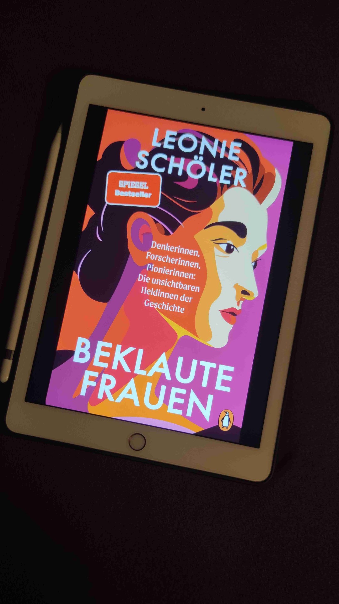 ”Jede beklaute Frau ist kein Einzelfall, sondern Teil eines Systems, das uns alle betrifft und bis heute wirkt.„