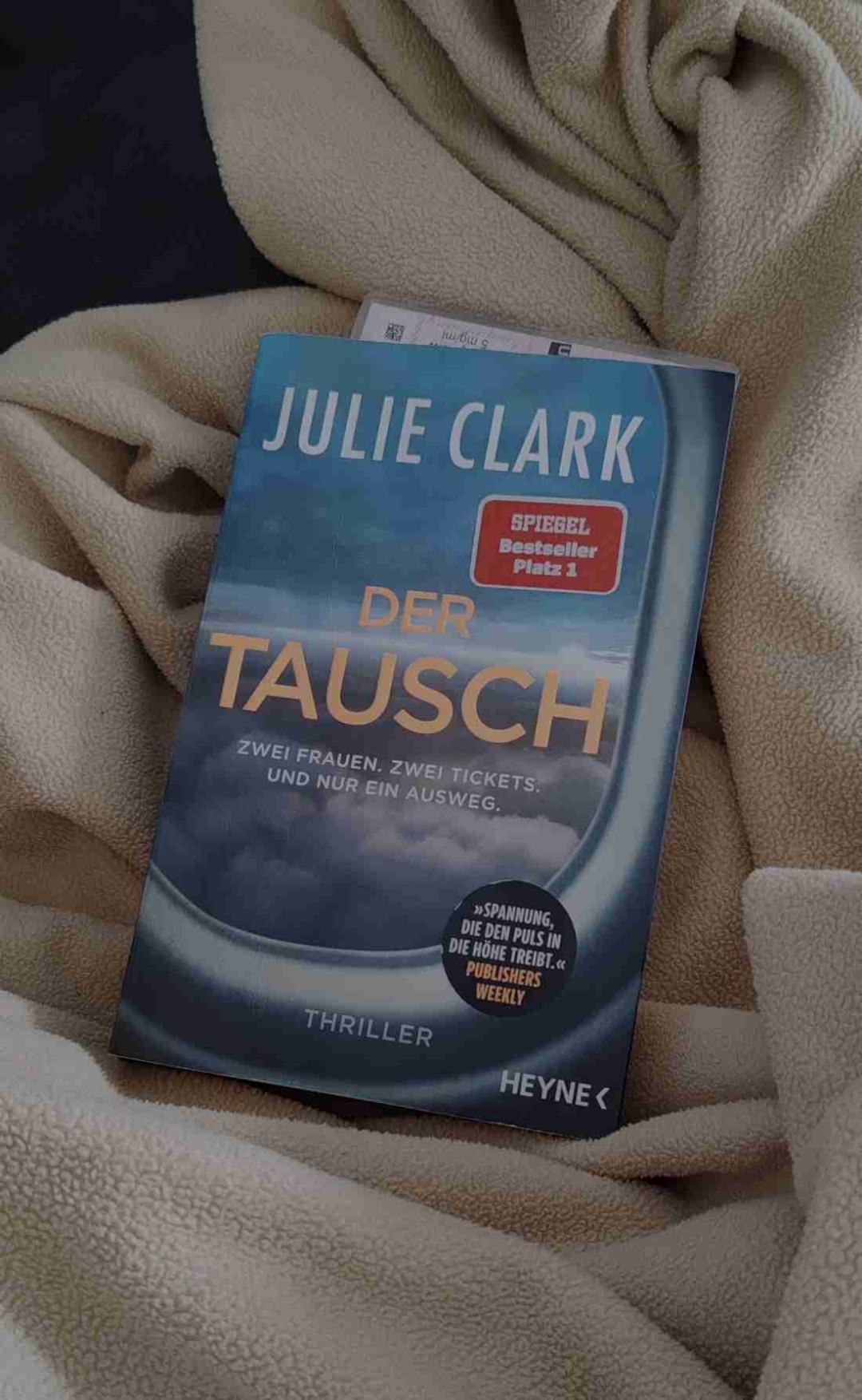 Es tut mir ja immer leid, Bücher negativ zu bewerten, in die ein Mensch viel Arbeit gesteckt hat 💔 aber es war so gar nicht nach meinem Geschmack. Ich fand dein Grundstory interessant, wurde aber leider enttäuscht. Der Anfang war gut, das Ende hat auch was. Aber den Mittelteil fand ich langweilig und es ist gefühlt einfach nichts passiert. Es wurde viel über die Vergangenheit von Eva erzählt. Hab mich durch die zweite Hälfte durch gequält bzw habe die Seiten teilweise nur satzweise überflogen. In meinen Augen eher ein Roman zum Thema Flucht aus gewalttätiger Beziehung und für sich einstehen. 