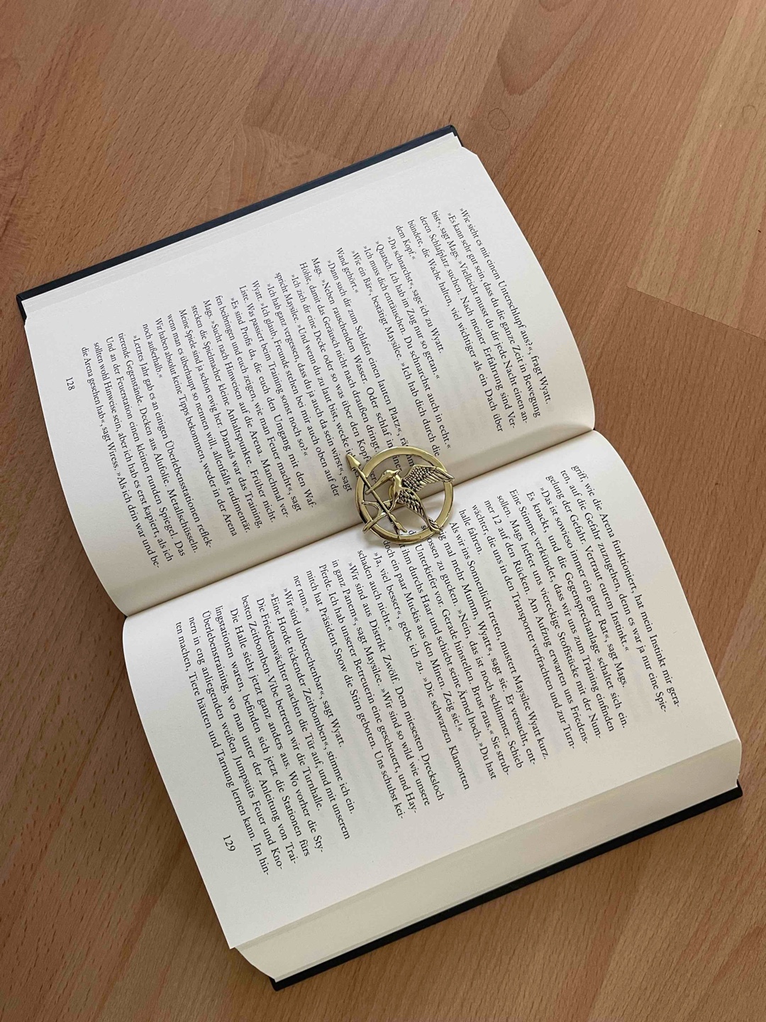 Die fünf Sterne hat sich dieses Buch definitiv verdient ⭐️⭐️⭐️⭐️⭐️
Eine unglaublich gute Fortsetzung bzw. Vorgeschichte meiner Lieblingsbuchreihe 🤭 