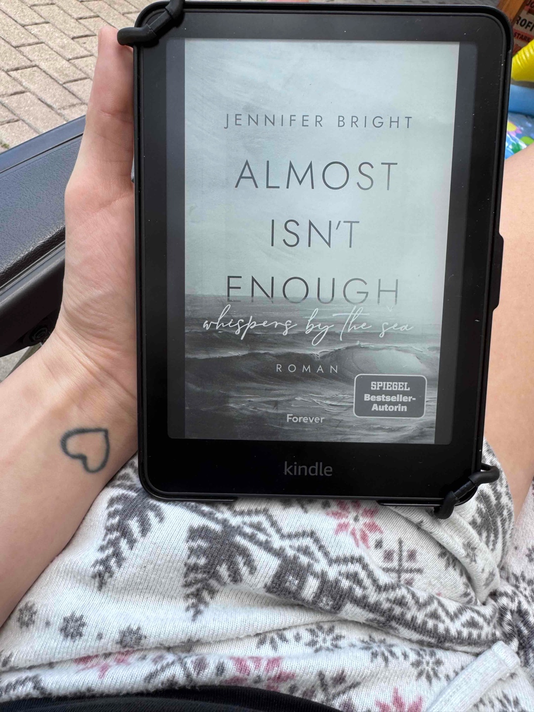 Ich weiß ehrlich gesagt nicht, ob ich dieses Buch beendet habe – oder ob es mich beendet hat. 😶‍🌫️💔