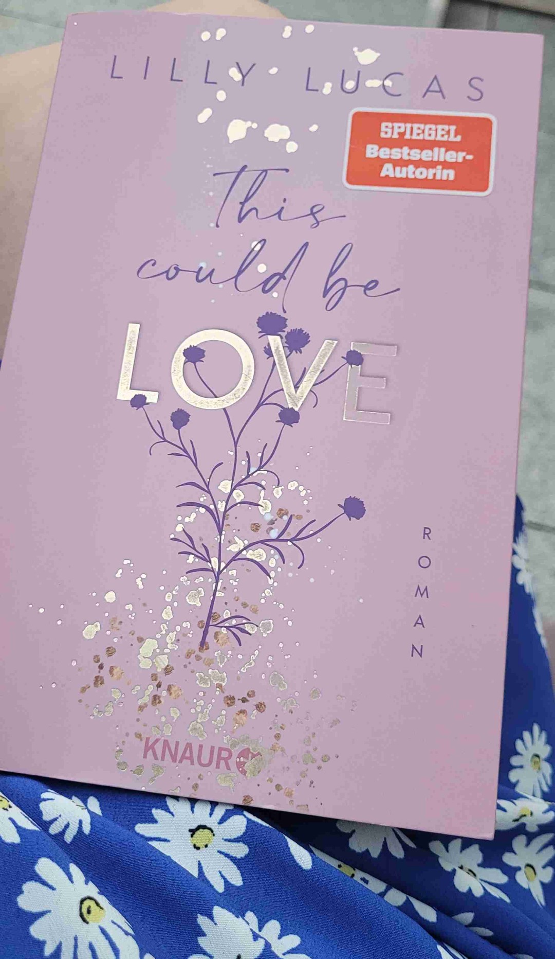 Hach, was für ein tolles Buch!! 
Ich liebe Lilly Lucas Schreibstil und Bücher sowieso, aber das setting in Hawaii war der Hammer. Würde am liebsten gleich hin reisen...
Absolute Empfehlung und ich freue mich auf den 2. und 3. Band 