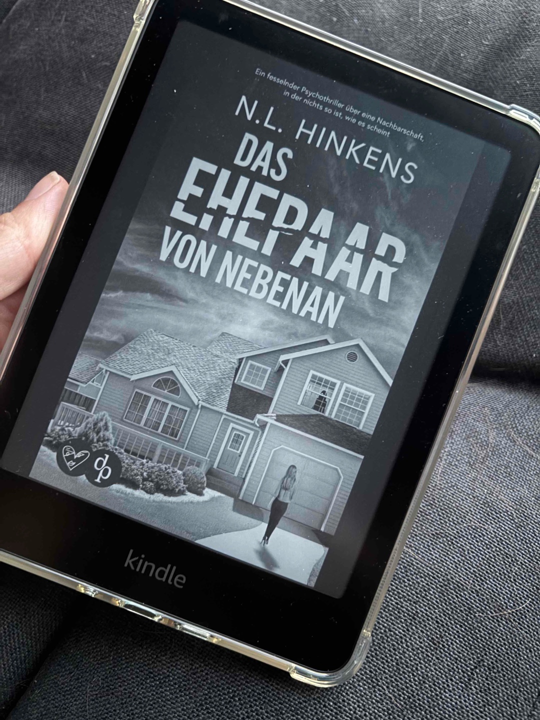 Das Buch ist super geschrieben und man fühlt sich super in die Protagonistin Kay rein. Es ist ziemlich spannend und lässt sich locker und schnell lesen. Das Ende kommt teils etwas schnell daher, ist aber eine super Wendung. Hat mir alles in allem echt gut gefallen.