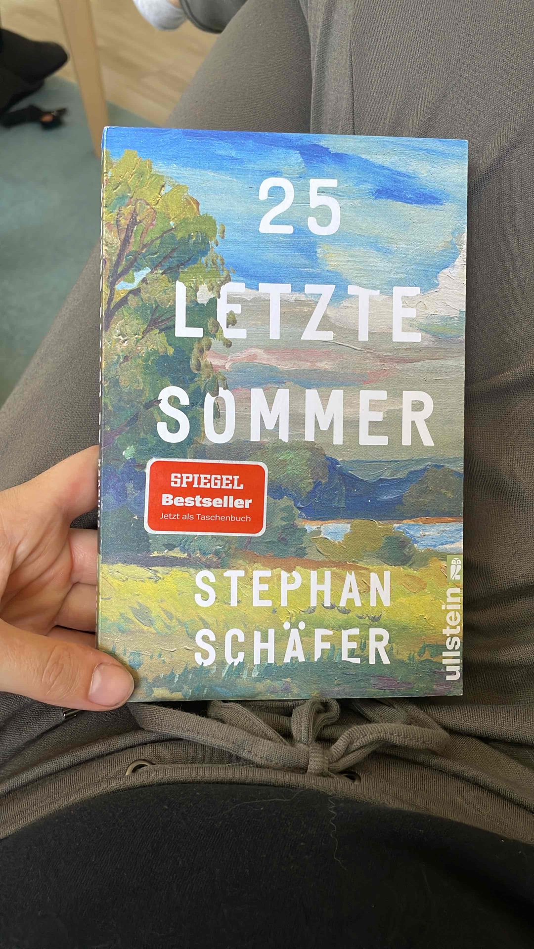 Was für ein wunderschönes, ruhiges Buch!! ♥️ Keine 24 Stunden hat es gedauert und ich würde so so gern noch mehr von diesen Worten lesen. Ein Meisterwerk der Entschleunigung, das genau die richtigen Fragen stellt und aufzeigt, worauf es wirklich im Leben ankommt. #favoritenliste 

