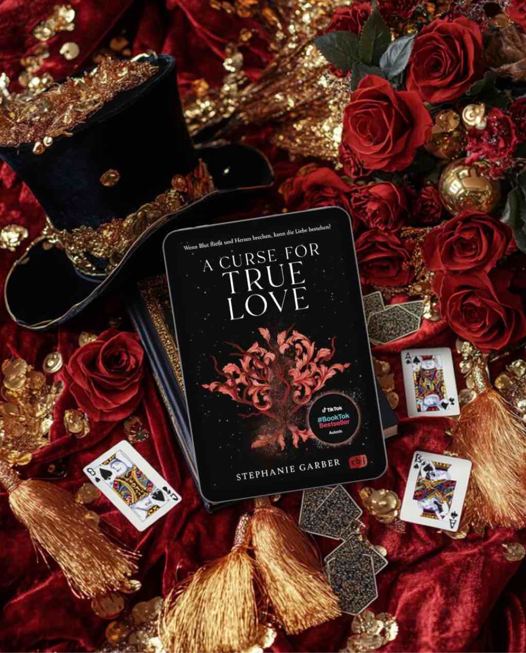 Ein würdiges Finale der Trilogie. Magisch, Märchen, Liebe, Hass, Intrigen, Geheimnisse, Wahrheit und Lüge. Eine wundervolle Reihe.