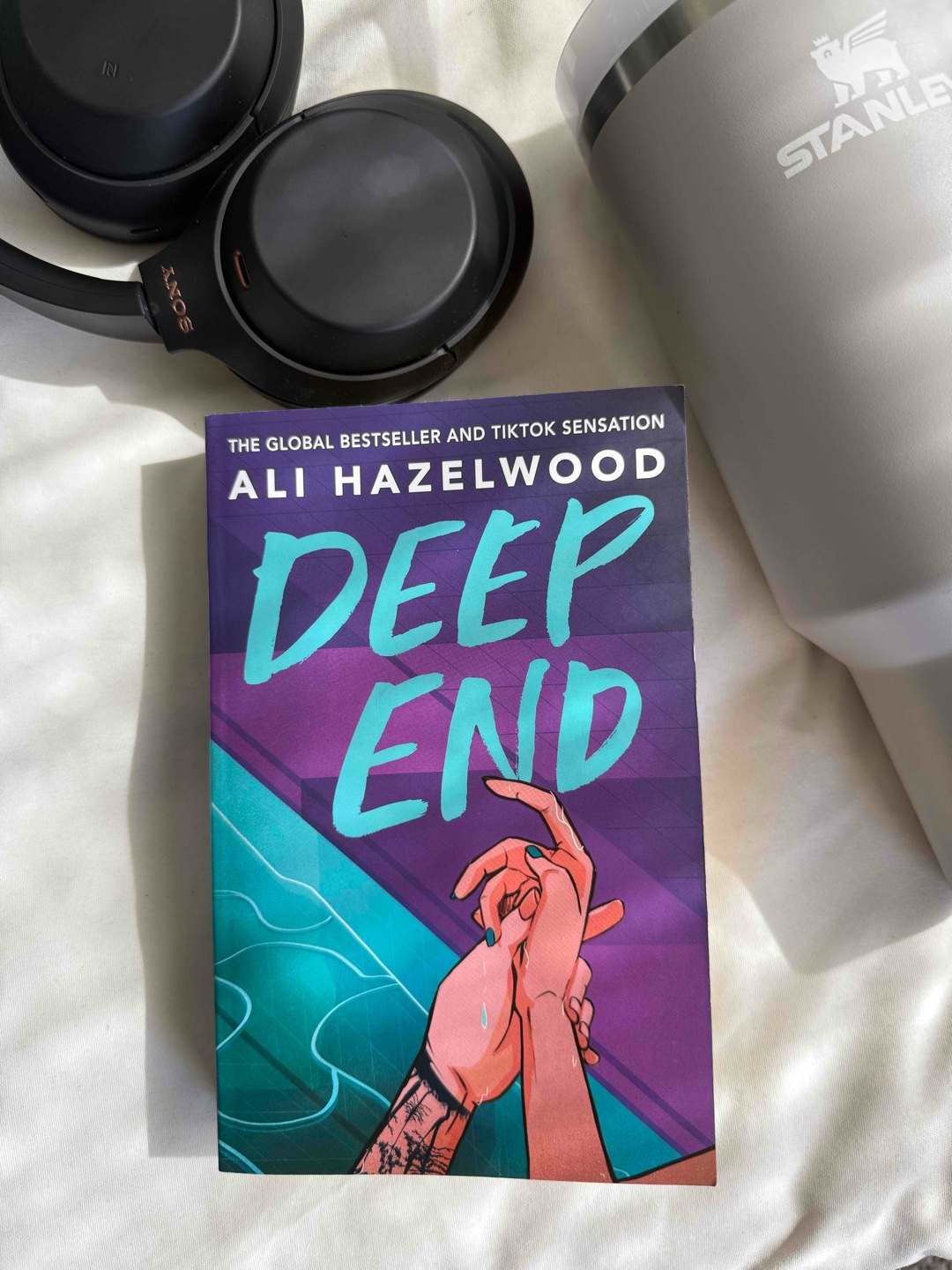 Ali Hazelwood gehört für mich zu den Autorinnen, von denen ich JEDES Buch kaufen muss. 📚