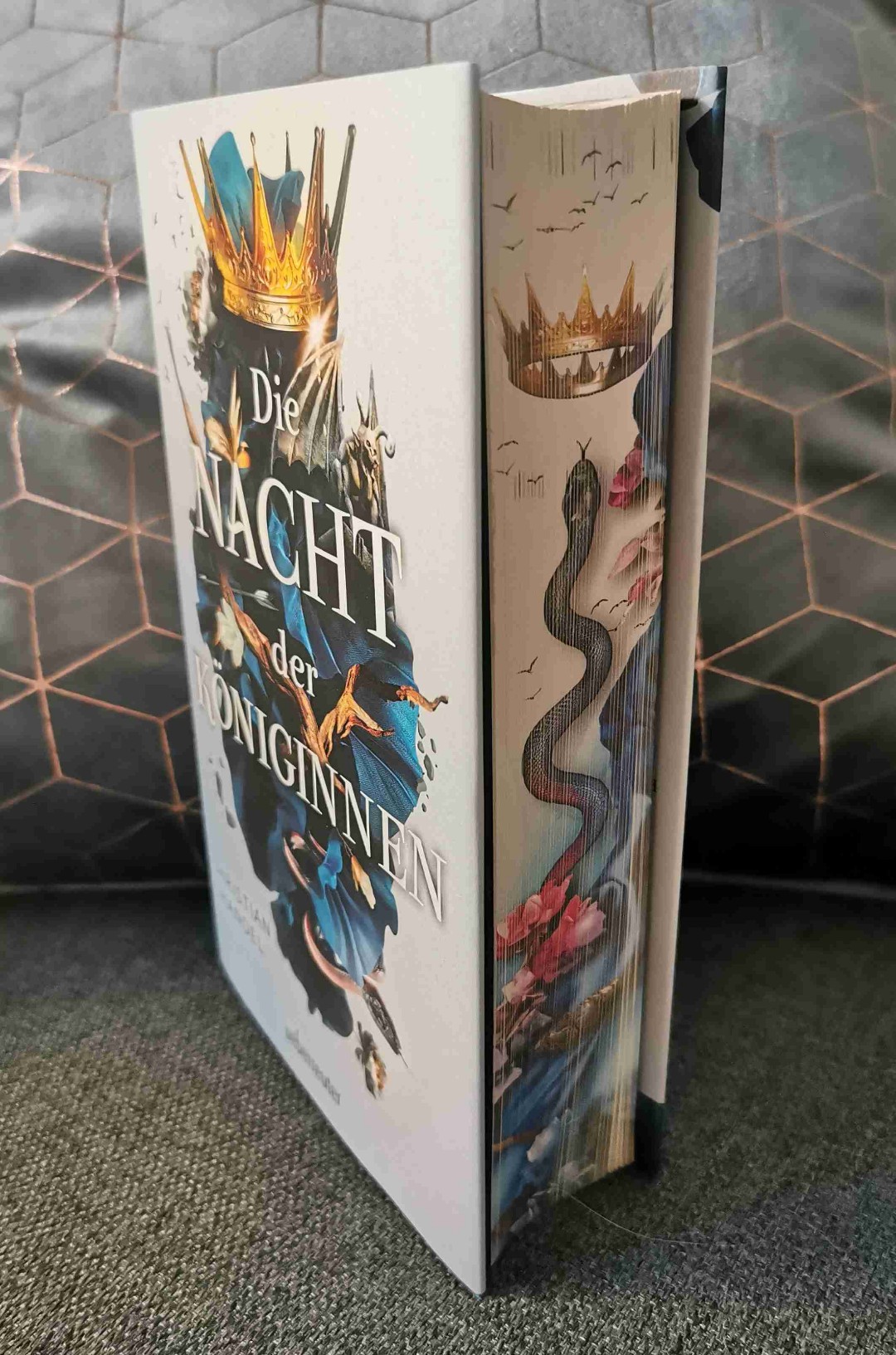 Zu diesen Buch möchte ich gar nicht viel sagen, außer, dass es ein kurzweiliger Lesespaß war, der mit einer ungewollten Brautschau beginnt. 