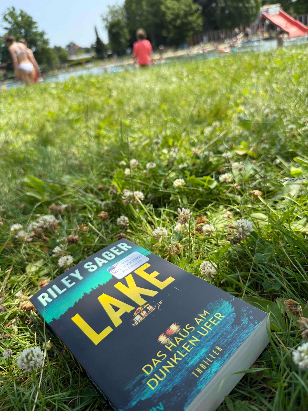 Der Plot-Twist war so gar nicht meins - danach verlor mich das Buch leider… 