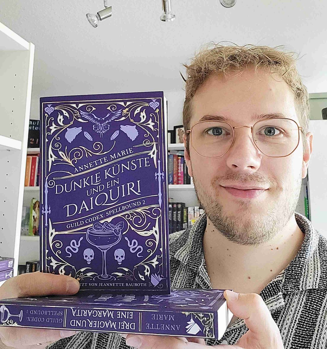 🧚‍♂️🧚‍♂️🧚‍♂️🧚‍♂️🧚‍♂️🧚‍♂️🧚‍♂️🧚‍♂️🧚‍♂️🧚‍♂️🧚‍♂️🧚‍♂️🧚‍♂️🧚‍♂️🧚‍♂️🧚‍♂️🧚‍♂️🧚‍♂️

Teil 2 habe ich diesmal als Hörbuch gehört. Ich muss sagen, dass ich mit der Sprecherin nicht richtig warm geworden bin. Die Geschichte jedoch hatte eine gute Portion Magie zu bieten, sodass ich mich weiter sehr auf die Fortsetzung freue.

🧚‍♂️🧚‍♂️🧚‍♂️🧚‍♂️🧚‍♂️🧚‍♂️🧚‍♂️🧚‍♂️🧚‍♂️🧚‍♂️🧚‍♂️🧚‍♂️🧚‍♂️🧚‍♂️🧚‍♂️🧚‍♂️🧚‍♂️🧚‍♂️
