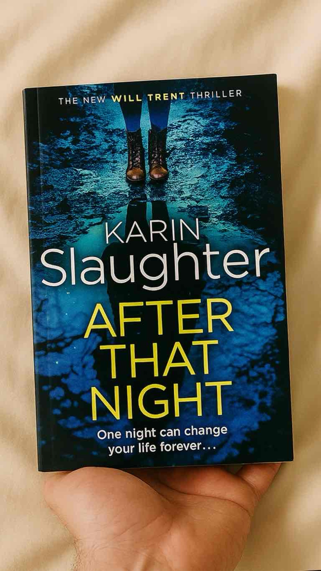 Die letzte Nacht ist wie ein Stromschlag in Romanform, intensiv, düster, emotional fordernd. Wer Karin Slaughter kennt, weiß: Das wird kein Spaziergang. 😵‍💫