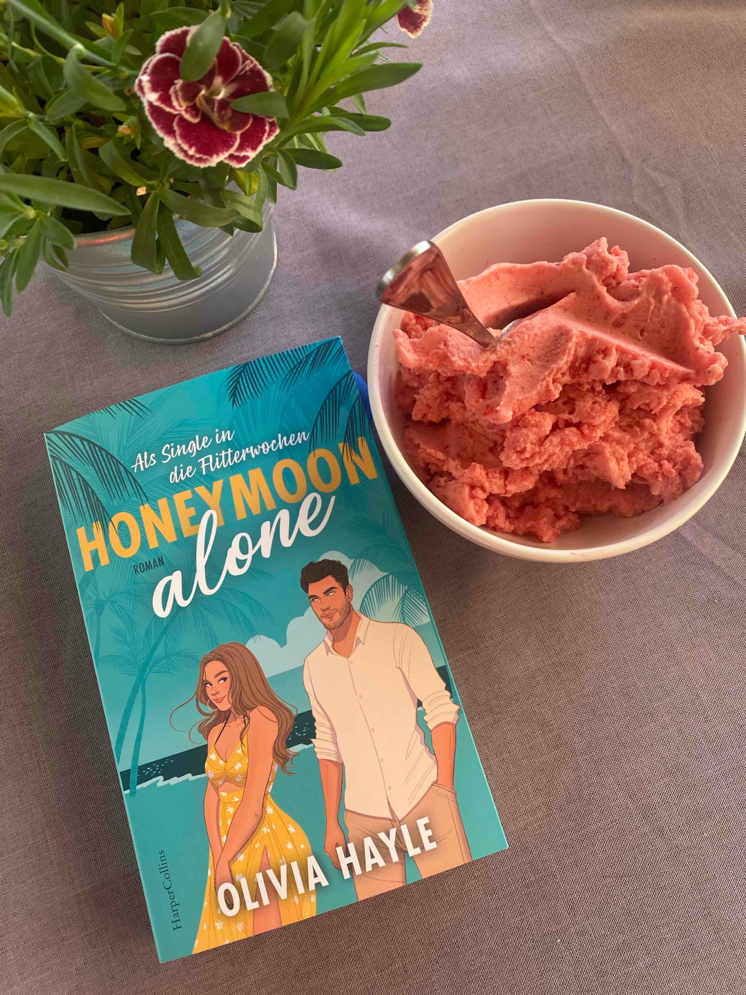 Diese Geschichte hat mich sehr positiv überrascht! Konnte das Buch nicht mehr weg legen, Eden und Phillip sind zwei tolle Protagonisten mit viel Herz, Sarkasmus und Humor. 
Absolute Leseempfehlung, tolle Sommerlektüre die einen nach Barbados entführt. Urlaubs Vibes und Fernweh inklusive. 💛