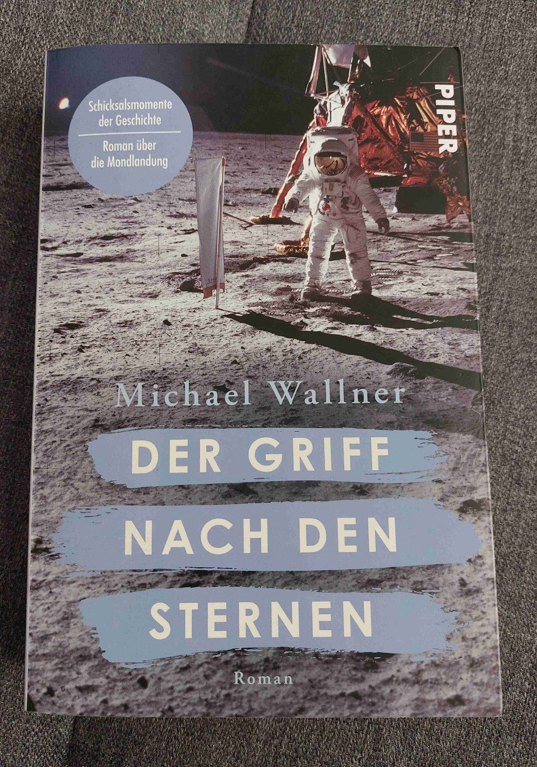 Kurzweiliger Roman über die Mondlandung....ein Buch aus der Reihe "Schicksalsmomente der Geschichte"