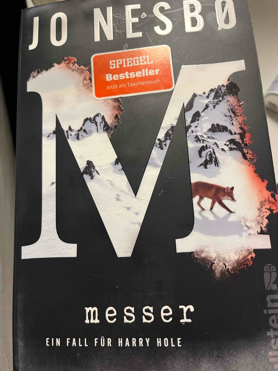 Teil 12 der Harry Hole Reihe. Wir immer komplex und spannend bis zum Ende. Volle Punktzahl ⭐️ ⭐️ ⭐️ ⭐️ ⭐️