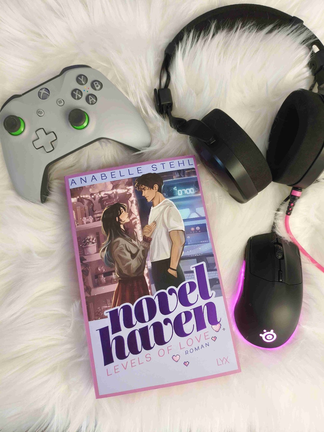 Willkommen in Novel Haven. Nutze WASD und die Maus, um dich in deinem neuen Zuhause umzusehen.