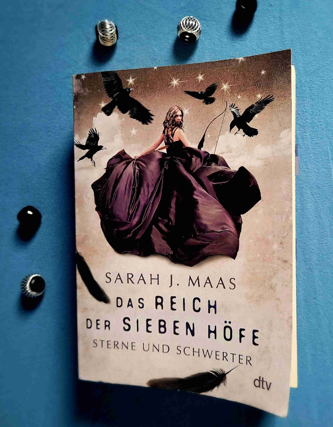 "Ich liebe dich", flüsterte er in meinen Geist. ❤️
"Ich liebe dich", sagte er noch einmal. 💔
Rhys... dieses Kapitel hat mich wirklich gebrochen.